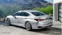 Lexus ES Rear Left Side