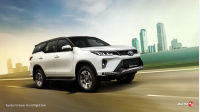 Toyota Fortuner Front Right Side