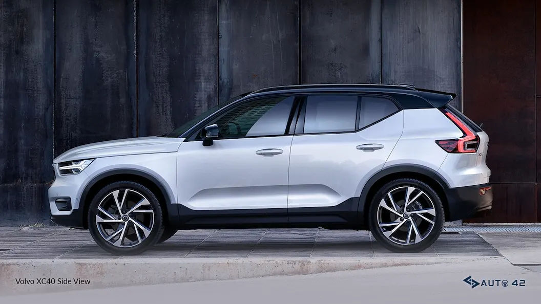 Volvo XC40 Side View