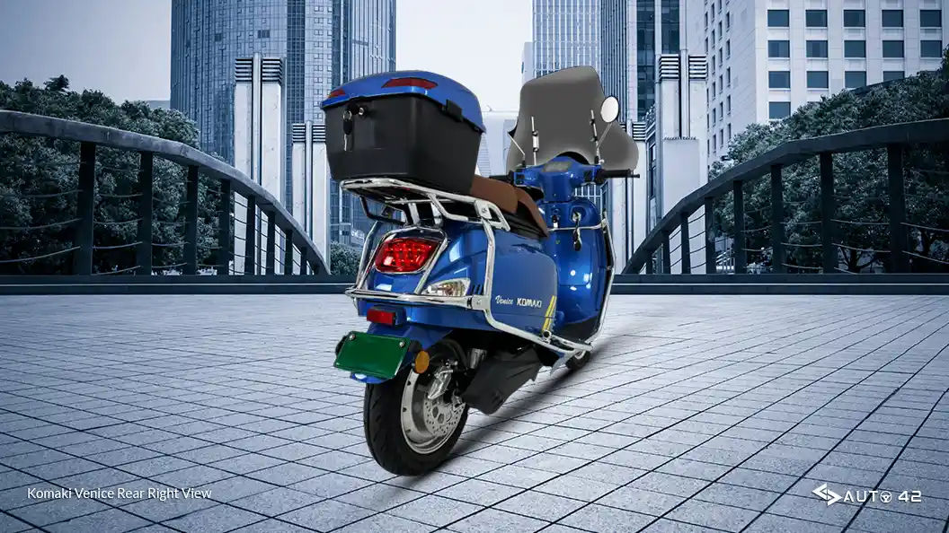 Komaki Venice Rear Right View